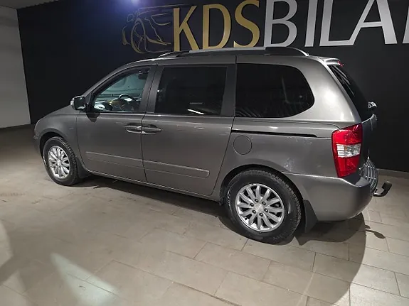 Kia Carnival 2011 photo 4