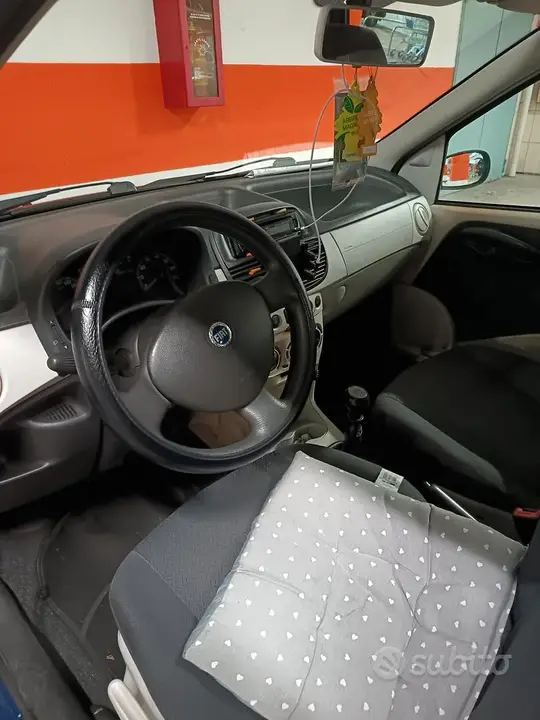Fiat Punto 2004 photo 3
