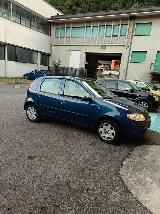 Fiat Punto 2004 photo 2