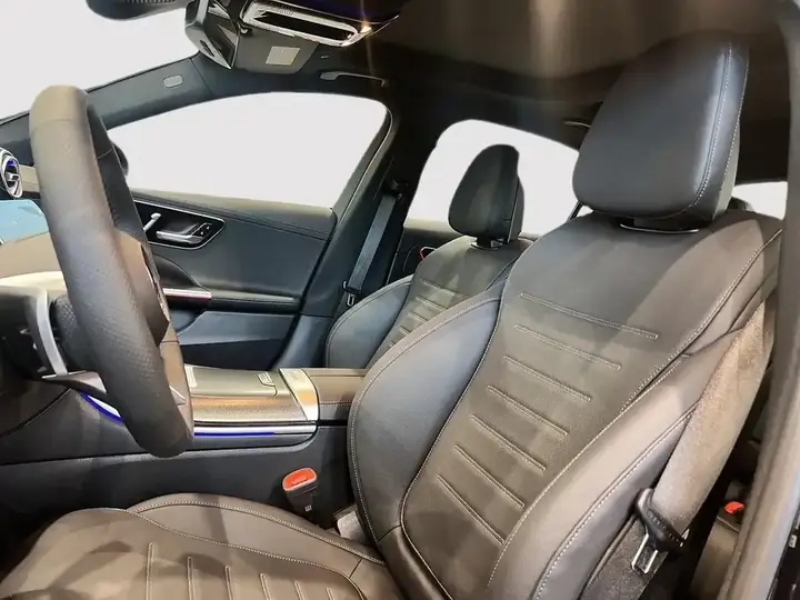Mercedes-Benz C-Class 2025 photo 3