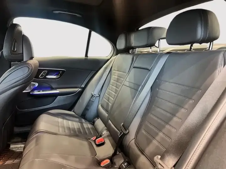 Mercedes-Benz C-Class 2025 photo 4