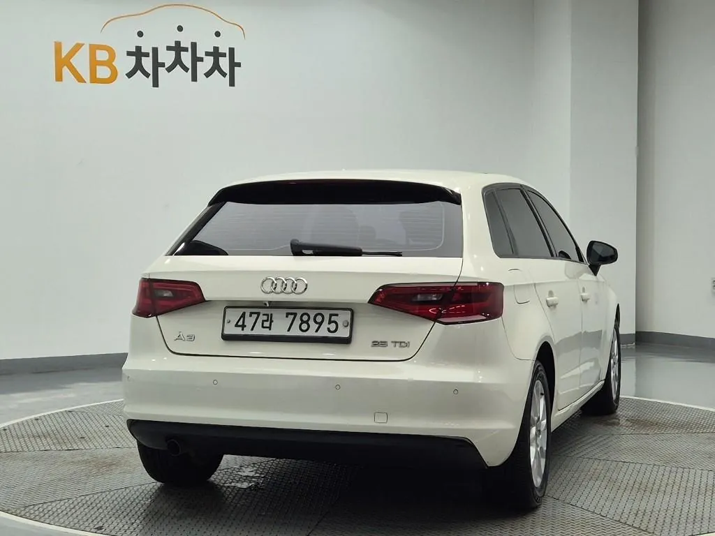Audi A3 2015 photo 3