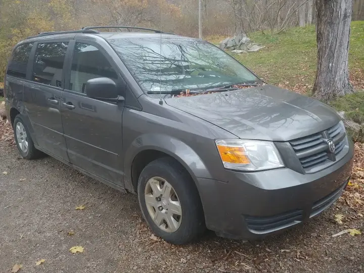 Dodge Grand Caravan 2010 photo 2