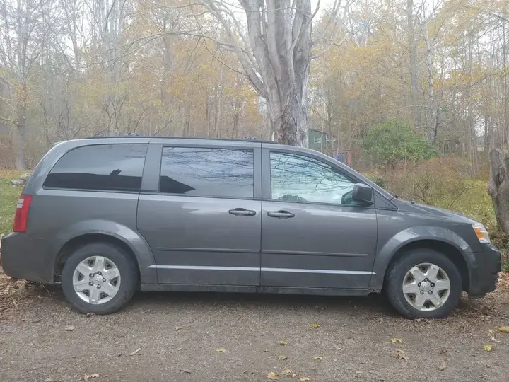 Dodge Grand Caravan 2010 photo 3