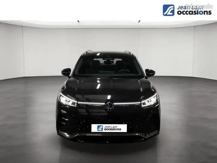 Volkswagen Tiguan 2024 photo 2