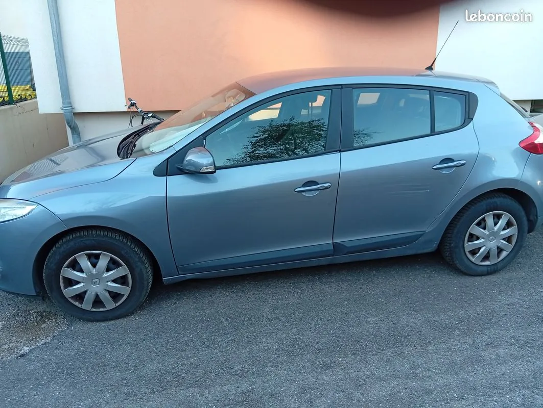 Renault Megane 2010 photo 3