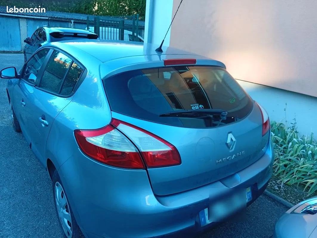 Renault Megane 2010 photo 2