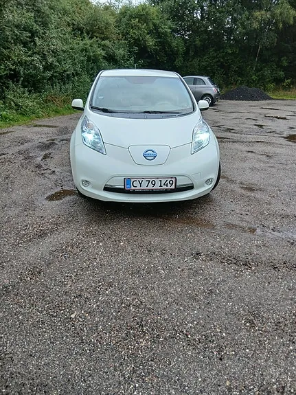 Nissan Leaf 2013 photo 2
