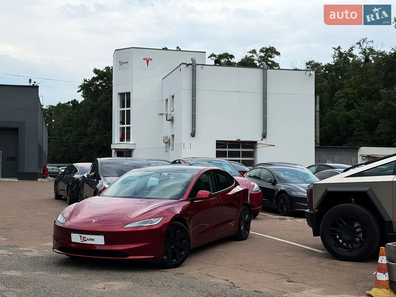 Tesla Model 3 2024 photo 2