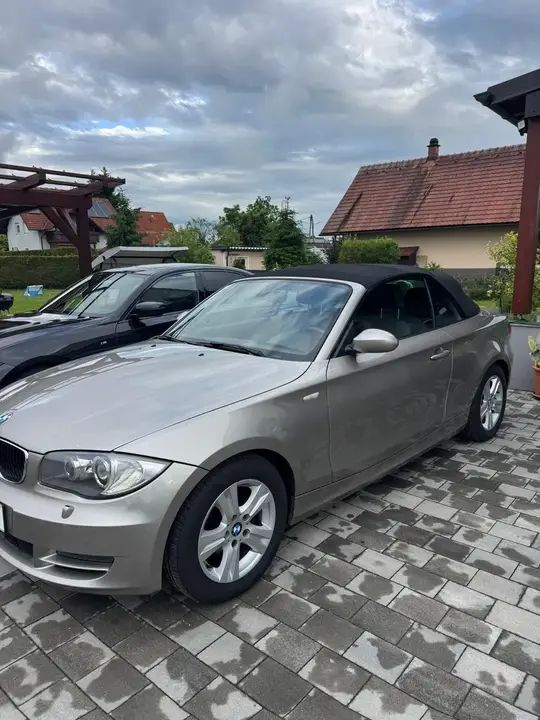 BMW 1 Series 2009 photo 2