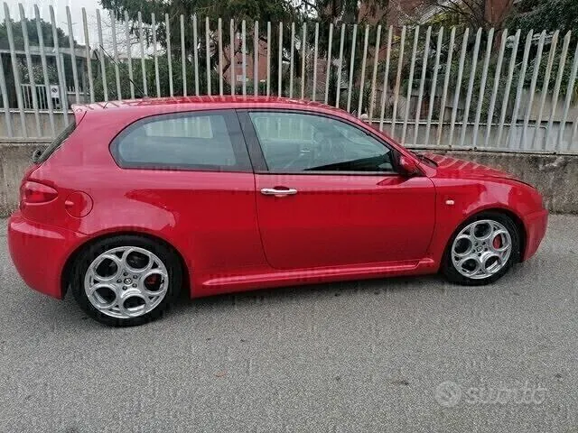 Alfa Romeo 147 2004 photo 5