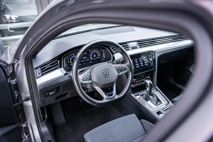 Volkswagen Passat 2021 photo 2