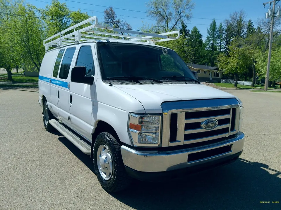 Ford E-Series Van 2012 photo 2