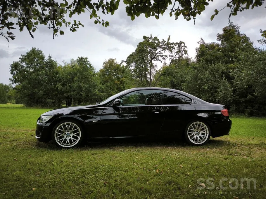 BMW 325 2010 photo 2