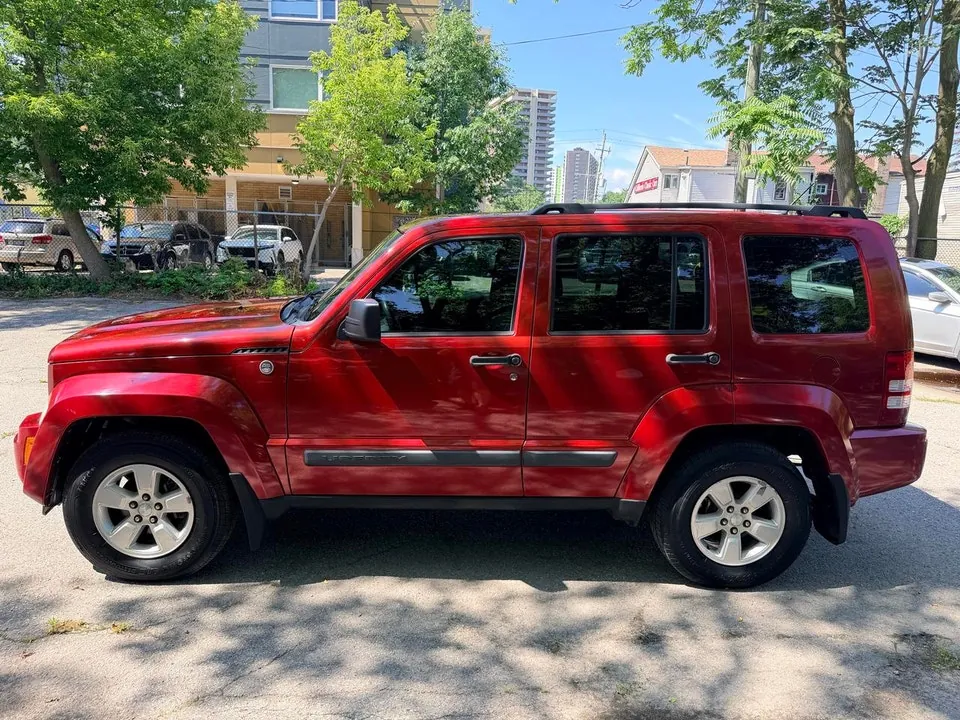 Jeep Liberty 2010 photo 2