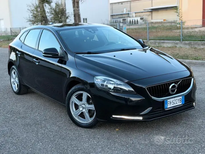 Volvo V40 2017 photo 2