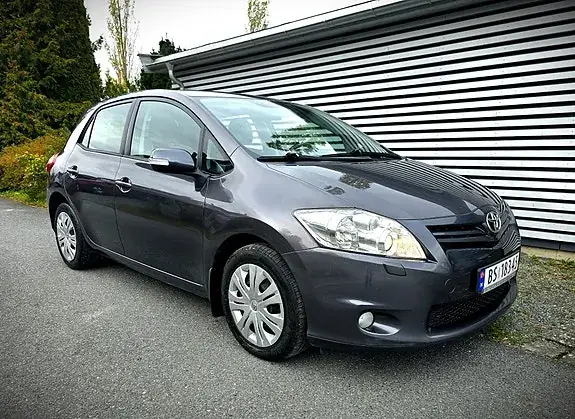 Toyota Auris 2011 photo 2