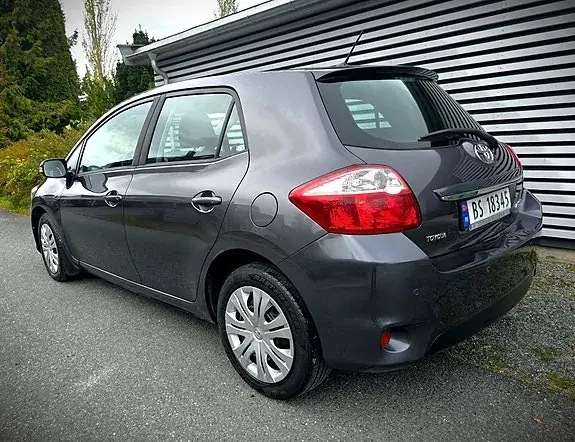 Toyota Auris 2011 photo 5
