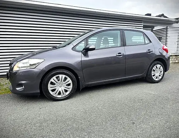 Toyota Auris 2011 photo 3