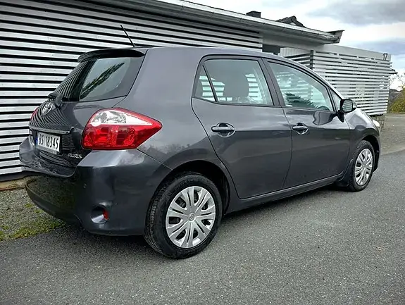 Toyota Auris 2011 photo 4