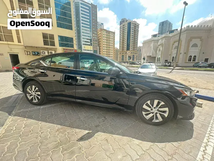 Nissan Altima 2019 photo 2