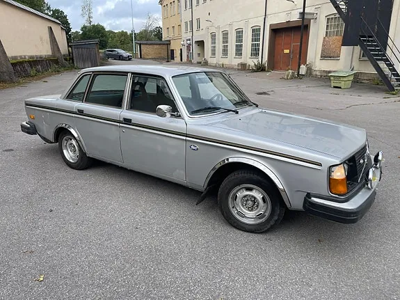 Volvo 244 1977 photo 4