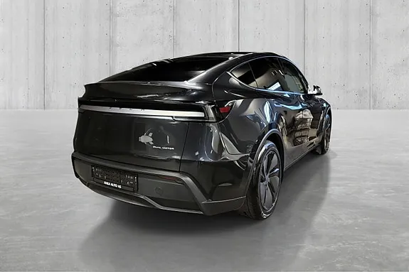 Tesla Model Y 2025 photo 4