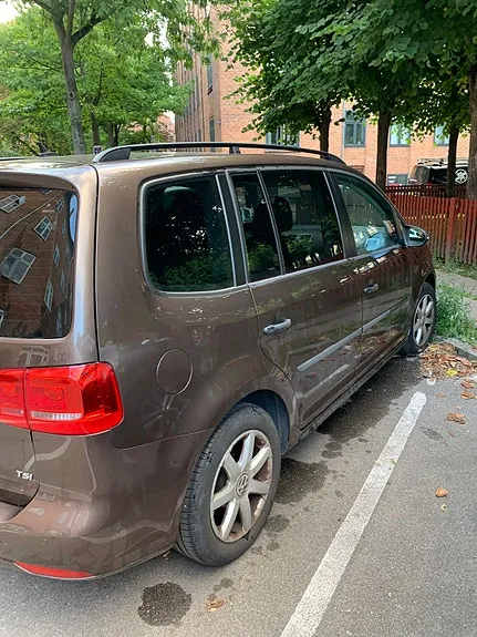 Volkswagen Touran 2010 photo 2