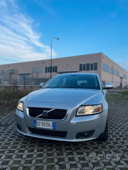 Volvo V50 2010 photo 2