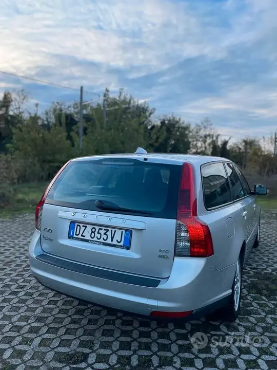 Volvo V50 2010 photo 4