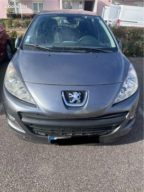 Peugeot 207 2010 photo 2