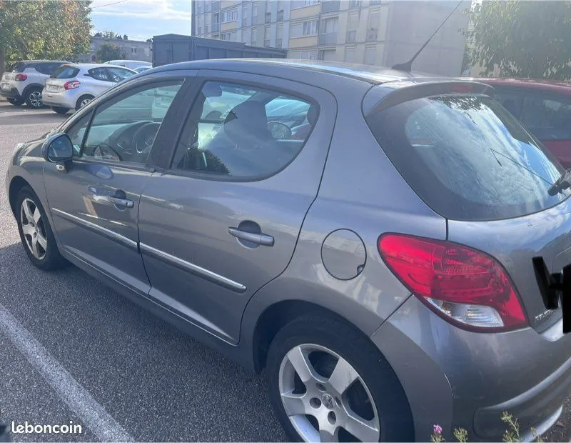 Peugeot 207 2010 photo 5