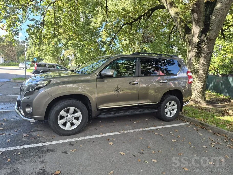 Toyota Land Cruiser 2017 photo 2