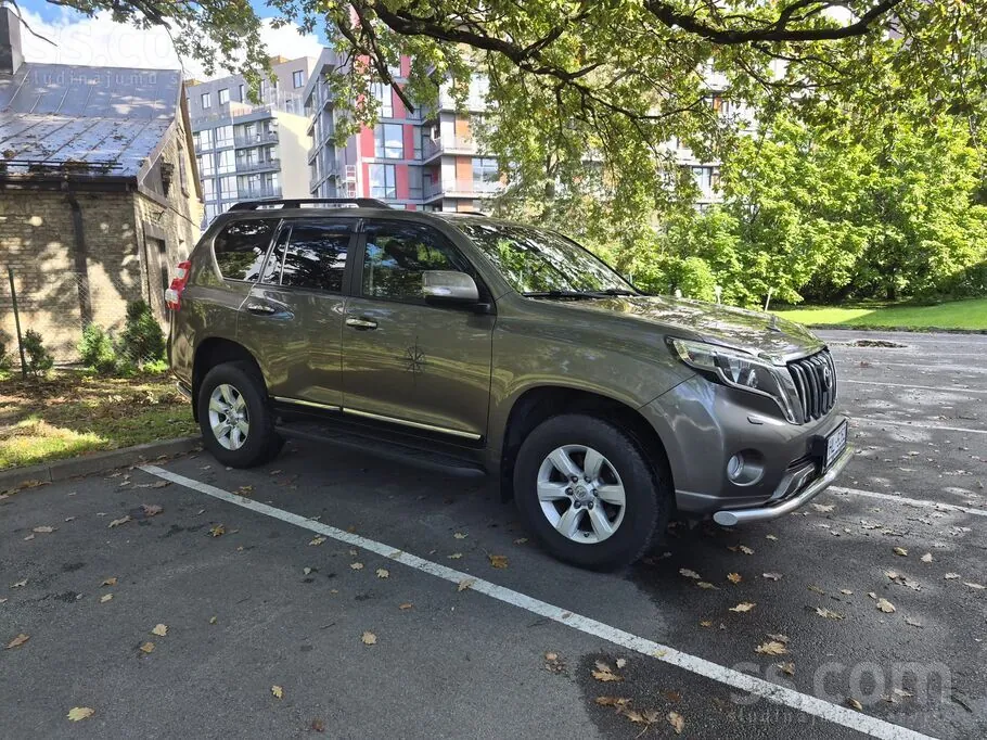 Toyota Land Cruiser 2017 photo 3