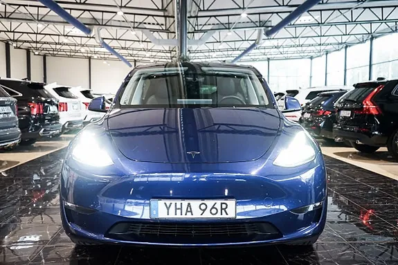 Tesla Model Y 2023 photo 2