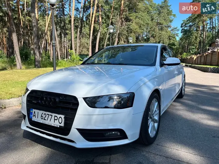 Audi A4 2012 photo 2