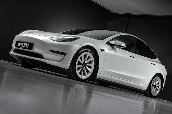 Tesla Model 3 2021 photo 2