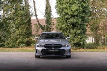 BMW 3 Series 2023 photo 2