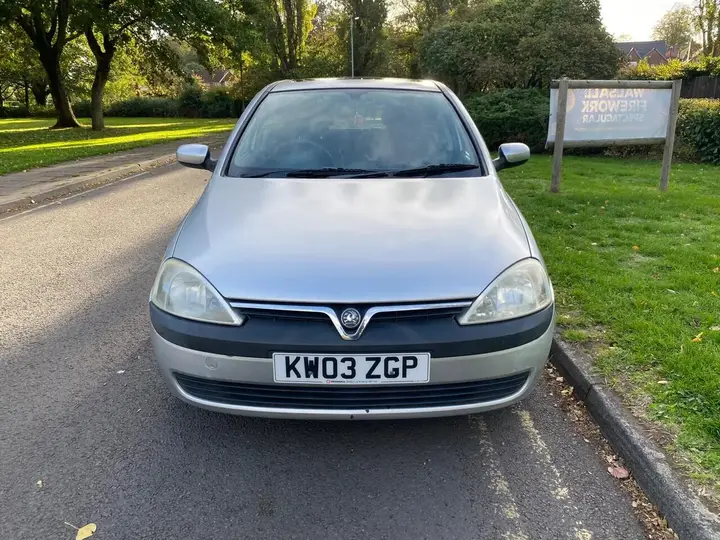 Vauxhall Corsa 2003 photo 2