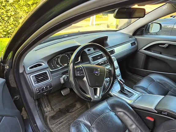 Volvo V70 2015 photo 2