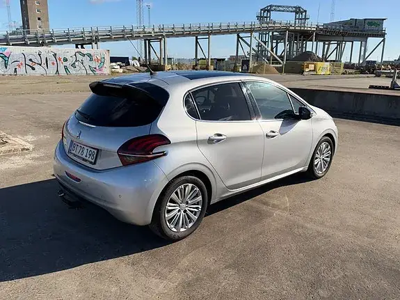 Peugeot 208 2017 photo 4