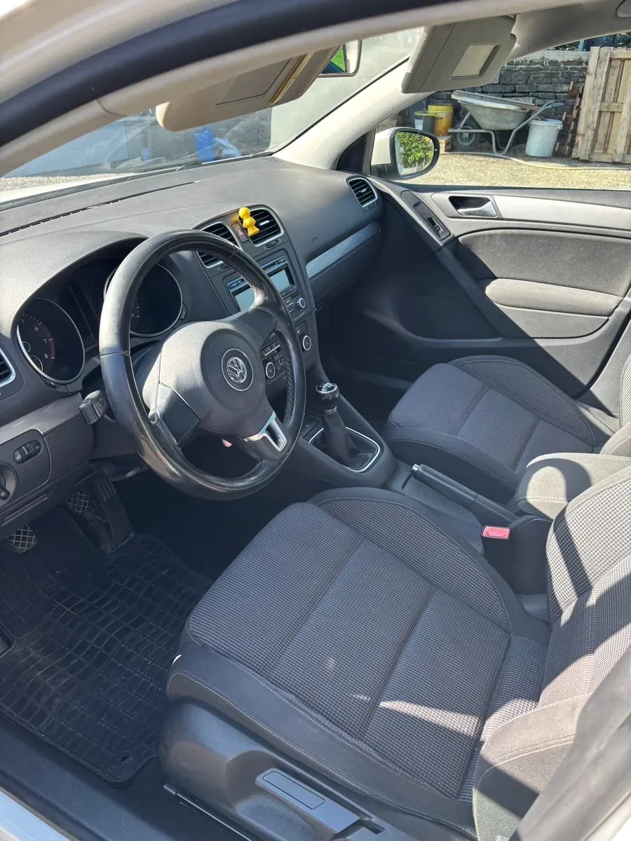 Volkswagen Golf 2011 photo 2