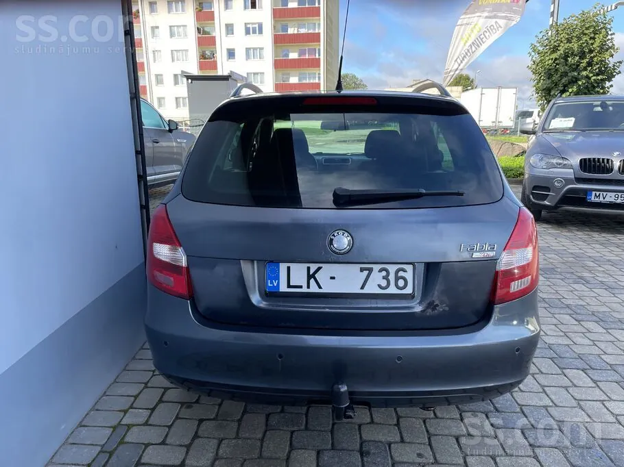 Skoda Fabia 2010 photo 4