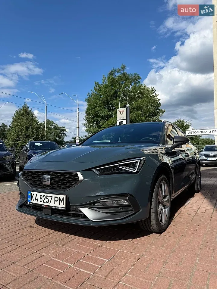 Seat Leon Sportstourer 2025 photo 2