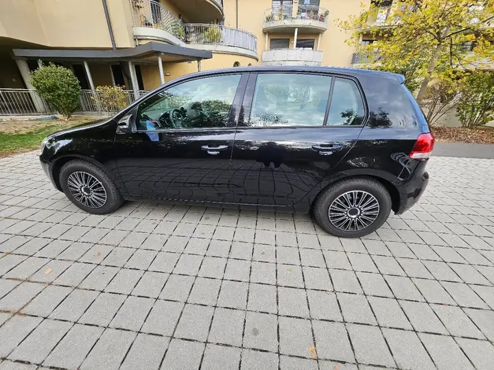 Volkswagen Golf 2010 photo 2