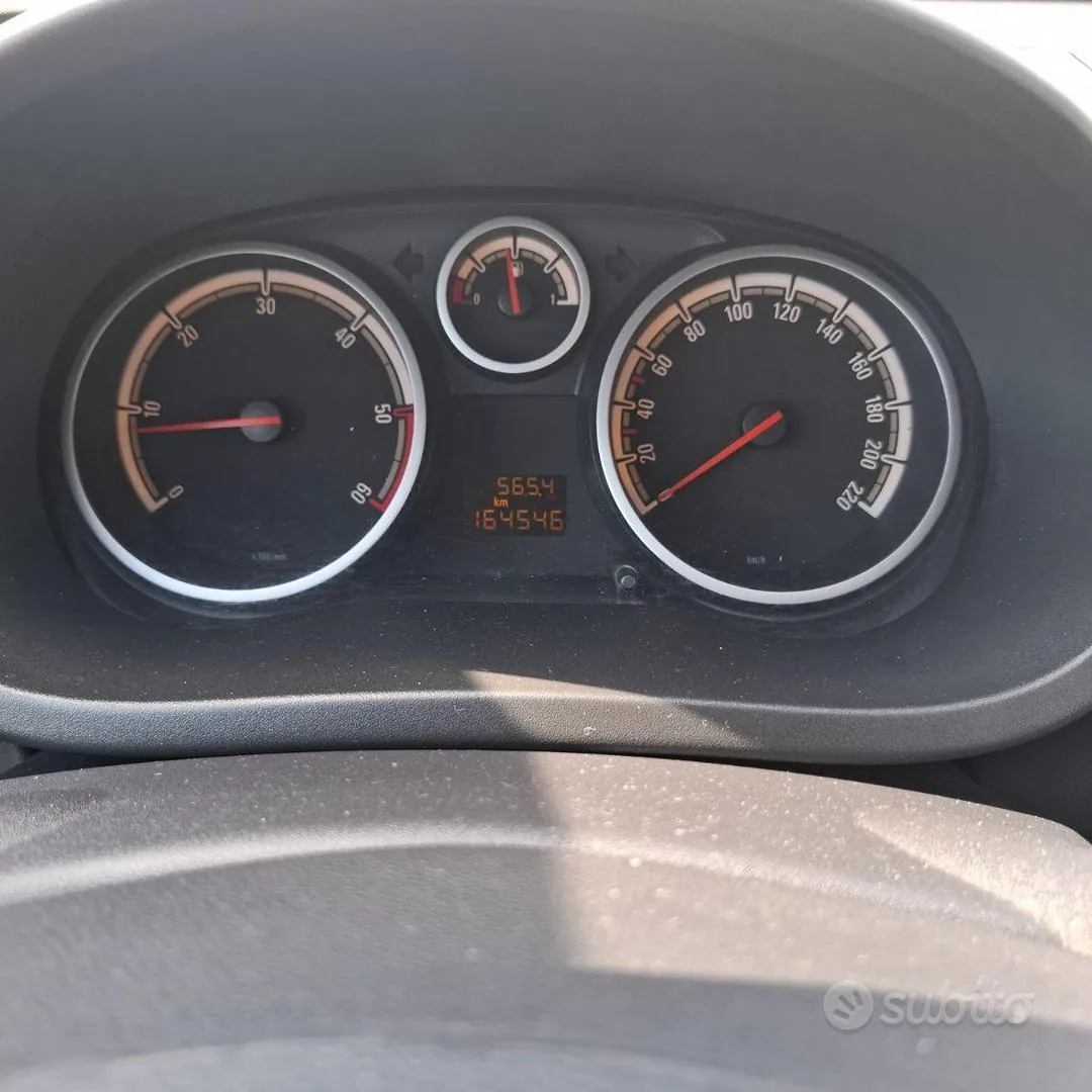 Opel Corsa 2011 photo 4