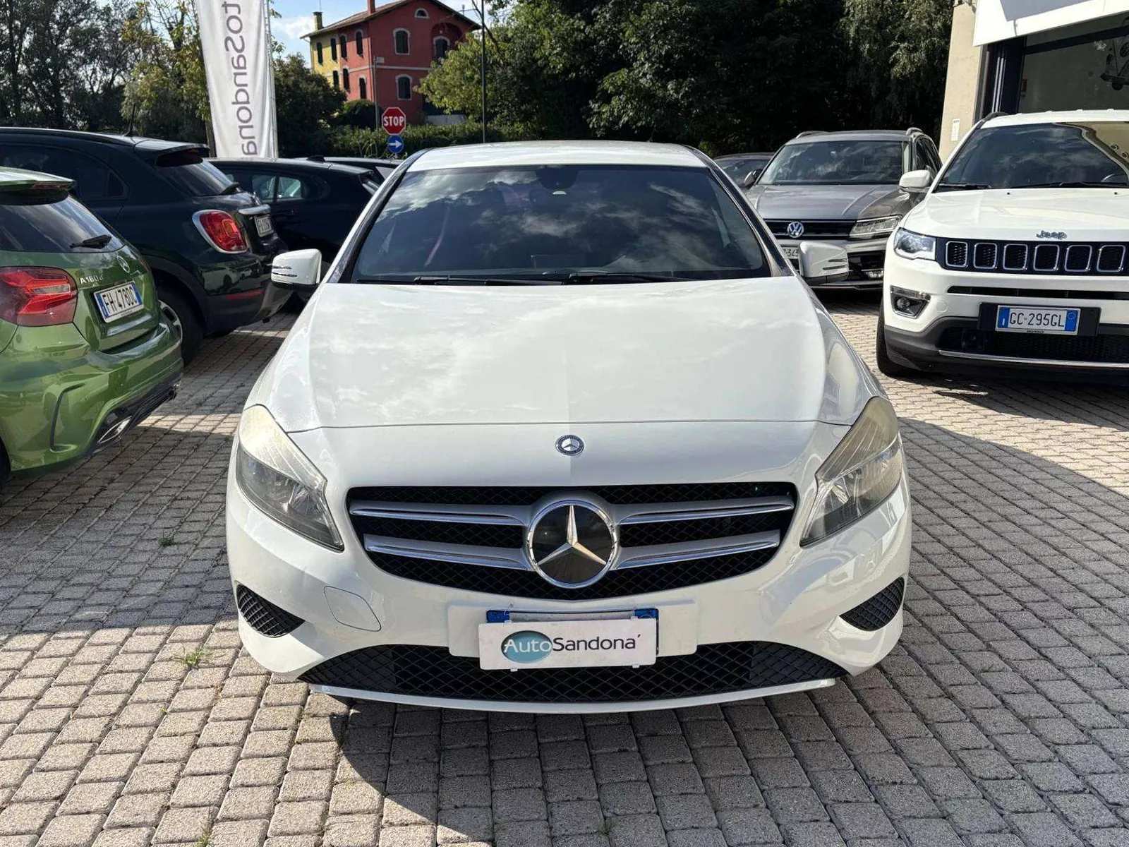 Mercedes-Benz A 180 2013 photo 2