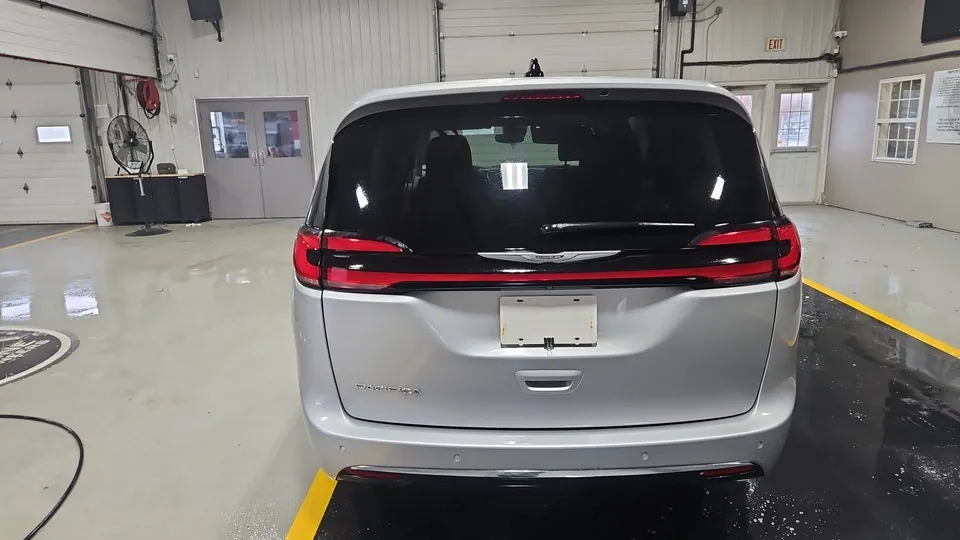 Chrysler Pacifica 2023 photo 5