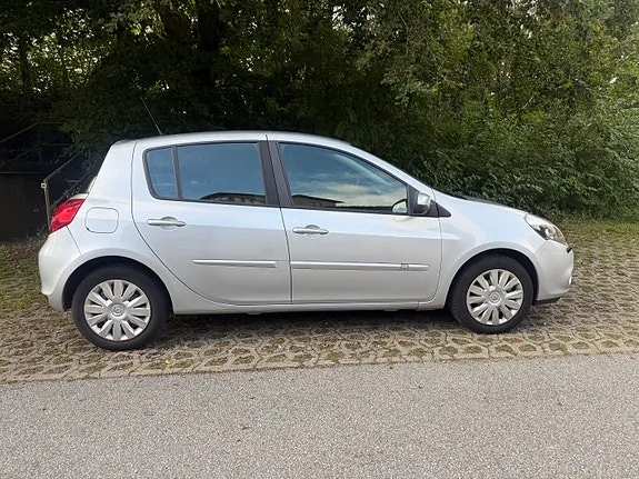 Renault Clio Iii 2012 photo 4