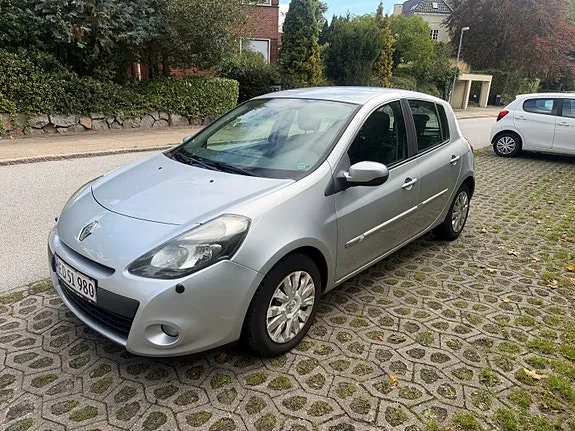Renault Clio Iii 2012 photo 2